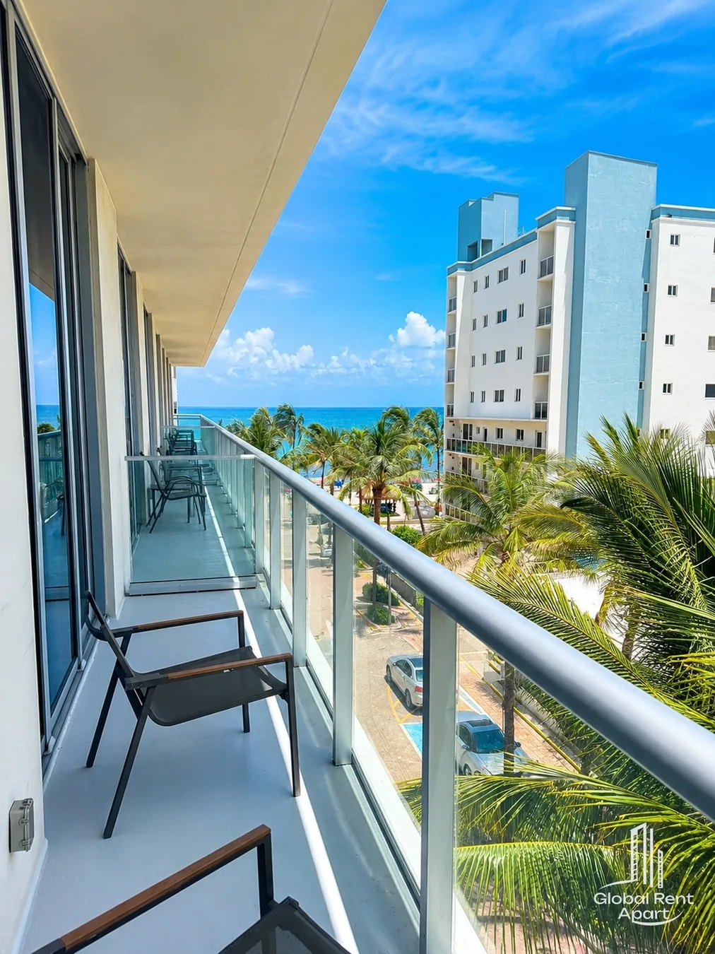 Spacious Hollywood Beach Apartment for 4/5, views photo 8