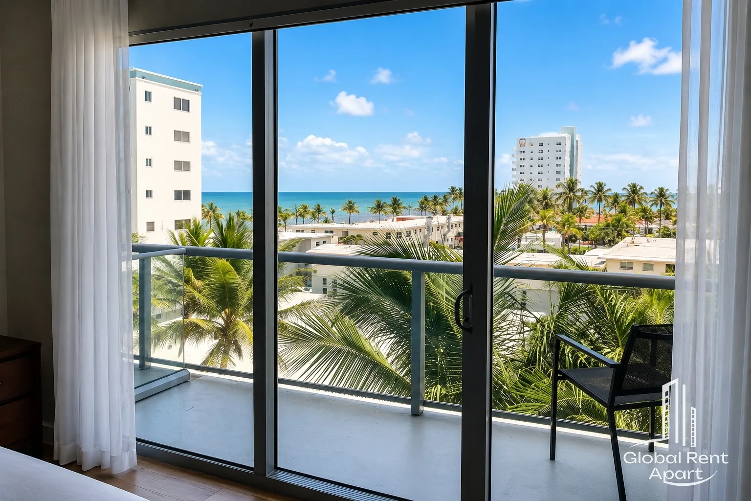 Spacious Hollywood Beach Apartment for 4/5, views photo 9