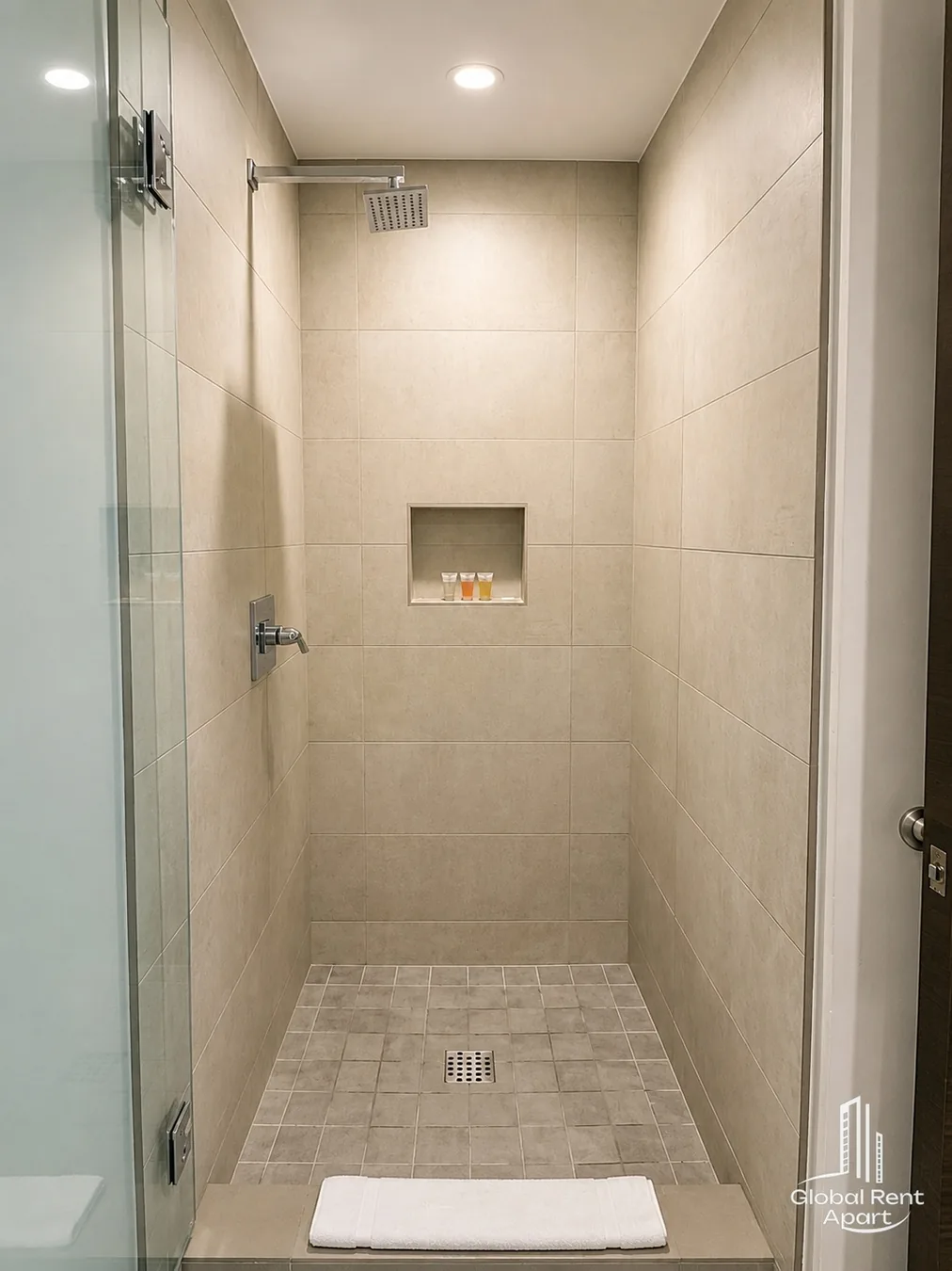 Spacious Hollywood Beach Apartment for 4/5, views photo 14