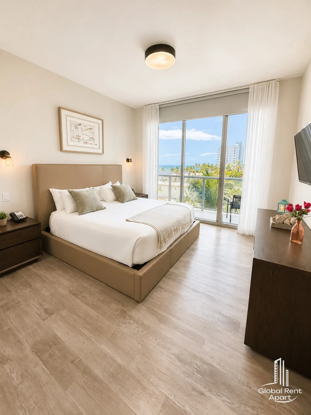 Spacious Hollywood Beach Apartment for 4/5, views photo 2