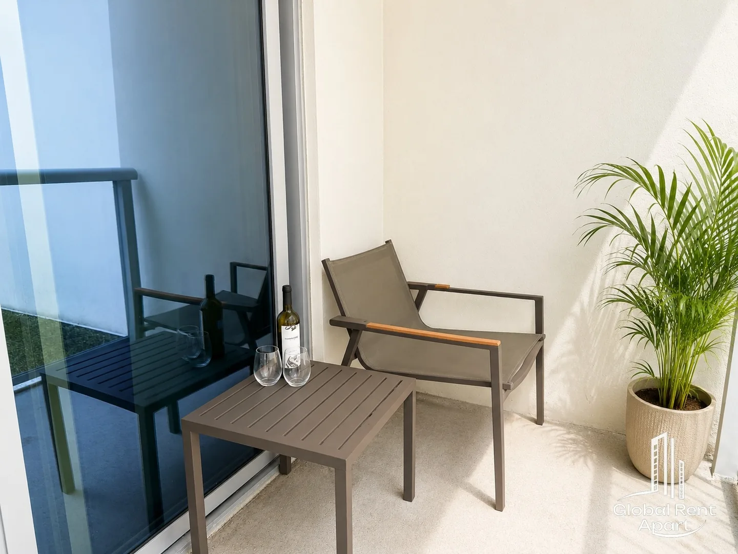 Oceanfront Stylish Studio with Rooftop Pool photo 9