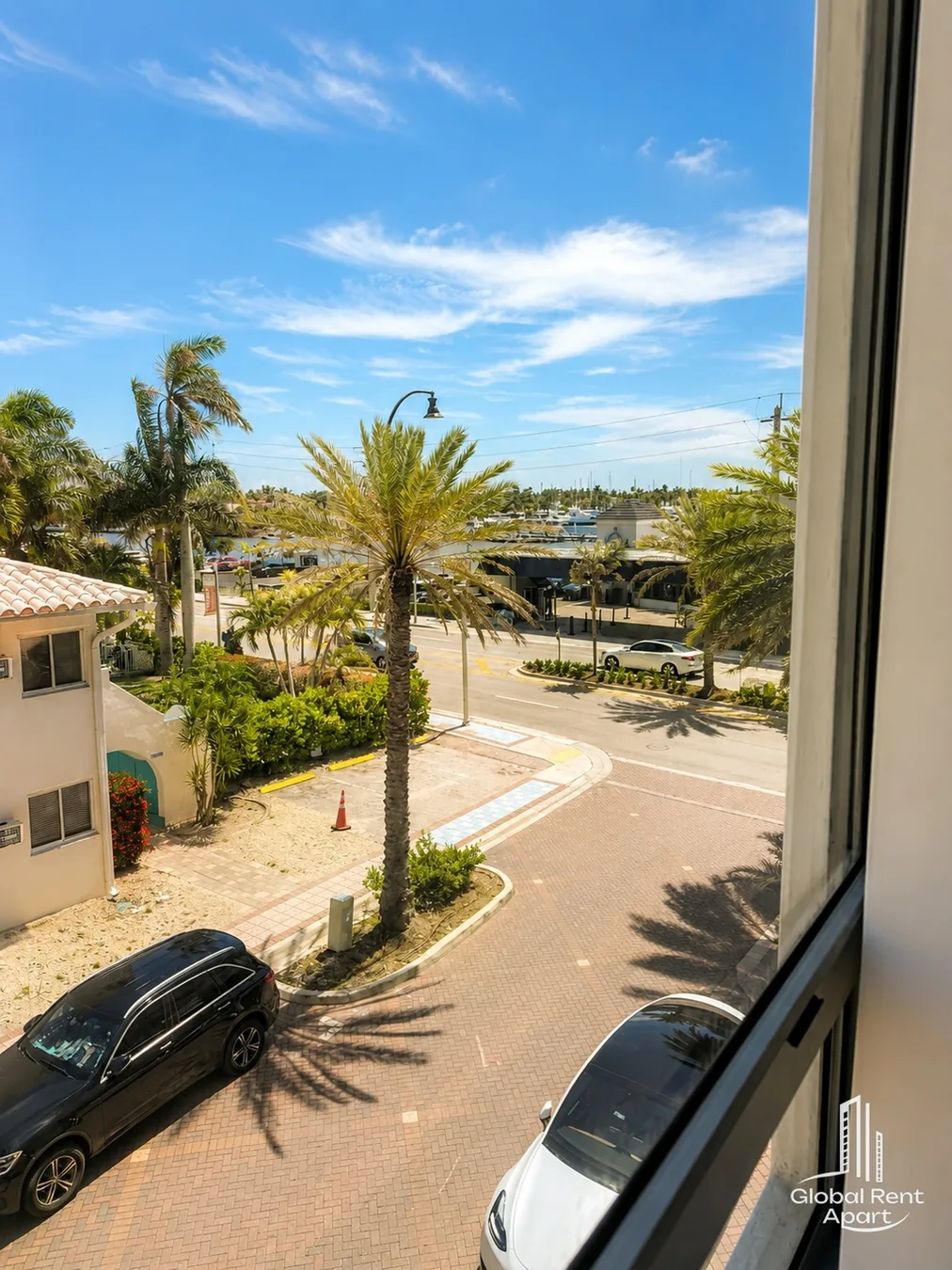 Beachfront Bliss: Studio with Super Rooftop Pool photo 6