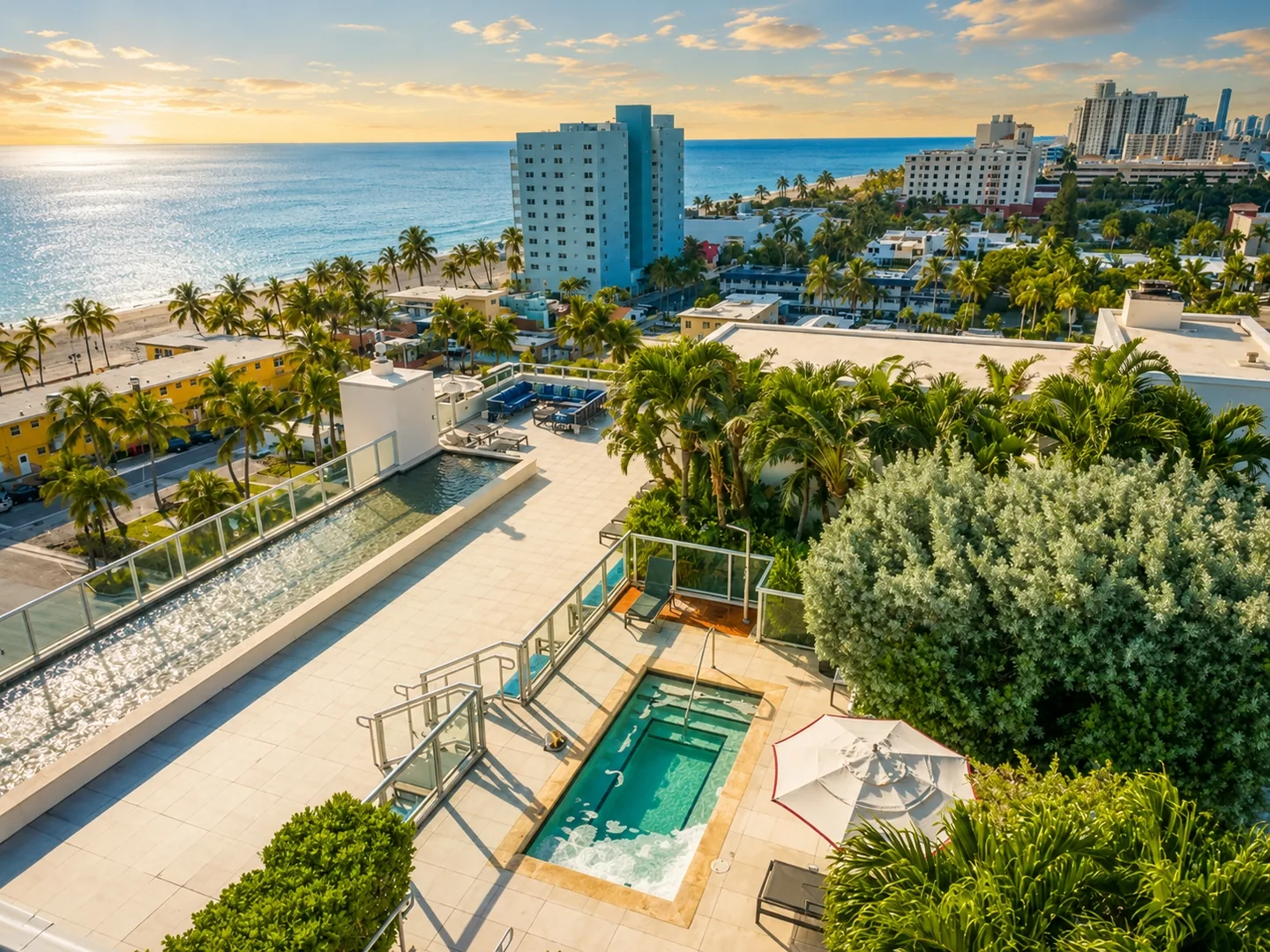 Beachfront Bliss: Studio with Super Rooftop Pool photo 15