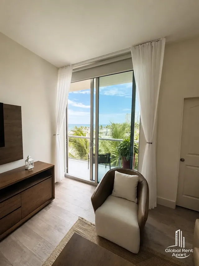 Spacious Hollywood Beach Apartment for 4/5, views photo 11