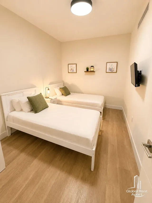 Spacious Hollywood Beach Apartment for 4/5, views photo 5