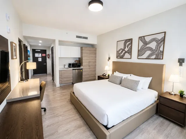 Oceanfront Stylish Studio with Rooftop Pool photo 2