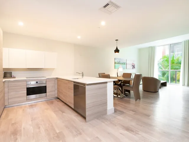 Special Apartment 6 pax with den beachfront photo 2